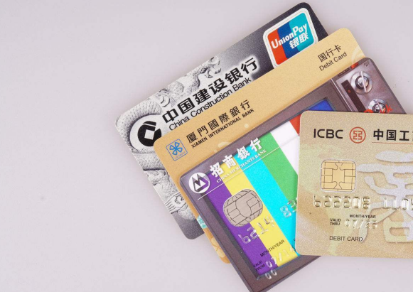 信用卡可以在ATM机上取款吗？手续费多少？